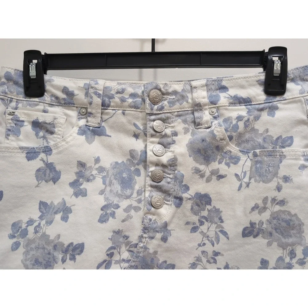 Seven 7 Weekend Denim Skirt Size 8 White Blue Floral Toile Print‎ Frayed Hem